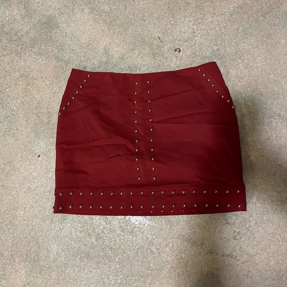 Burnt orange short skirt.